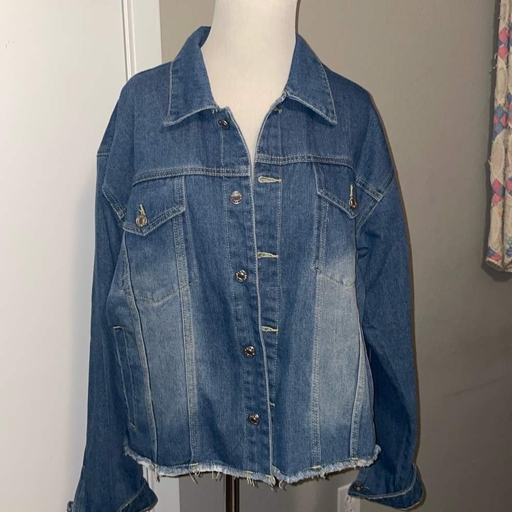 LONGBIDA Women's Jean Jacket. NWOT.